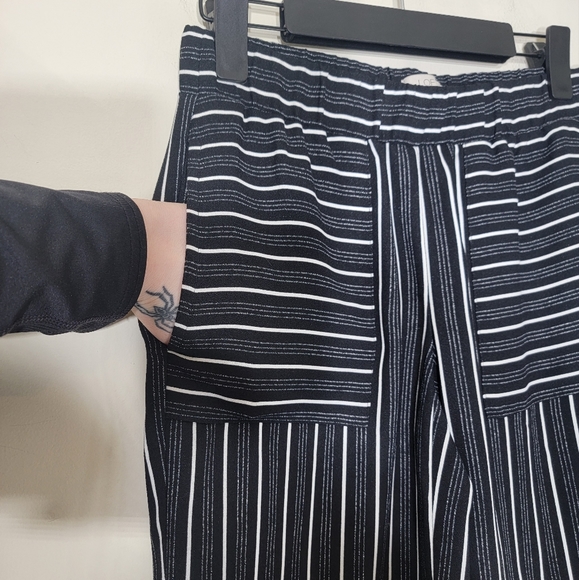 4/$20 Loft Cropped Wide Leg Pull On Black and White Striped Pants XXS Petite - Picture 7 of 7